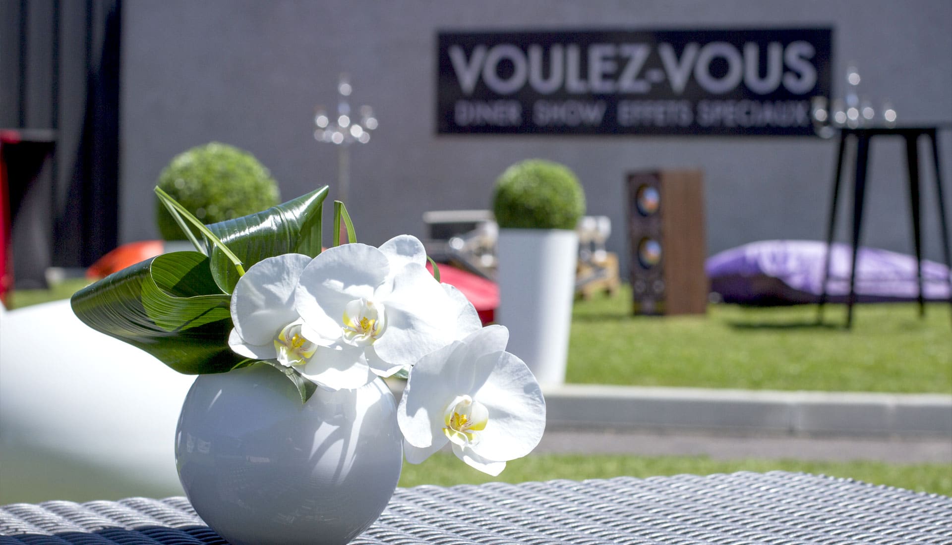 Extérieurs, fleurs, réception, Voulez-Vous