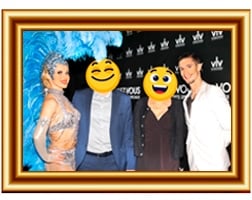 Photo souvenir avec les artistes de VOULEZ-VOUS